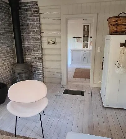 Appartement Sjarmerende, Sentralt Lite Byhus *