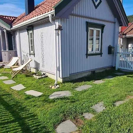 Sjarmerende, Sentralt Lite Byhus 아파트 콩스베르그