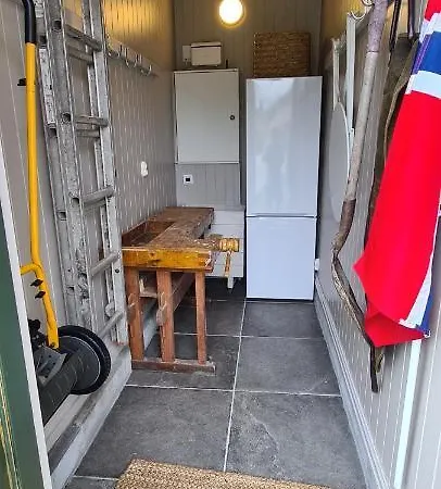 Appartement Sjarmerende, Sentralt Lite Byhus