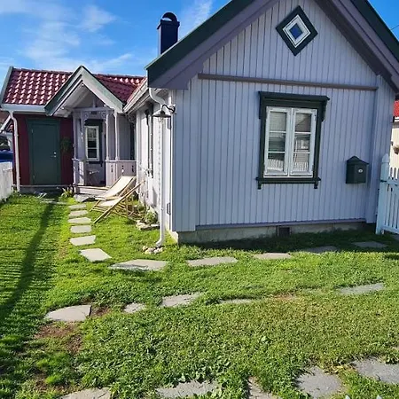 Appartement Sjarmerende, Sentralt Lite Byhus *