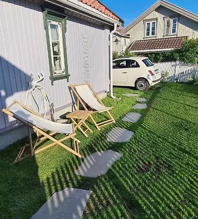 Sjarmerende, Sentralt Lite Byhus 公寓 康斯博