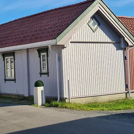 Sjarmerende, Sentralt Lite Byhus 公寓 康斯博