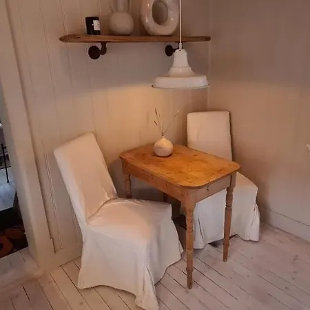 Sjarmerende, Sentralt Lite Byhus 公寓 康斯博